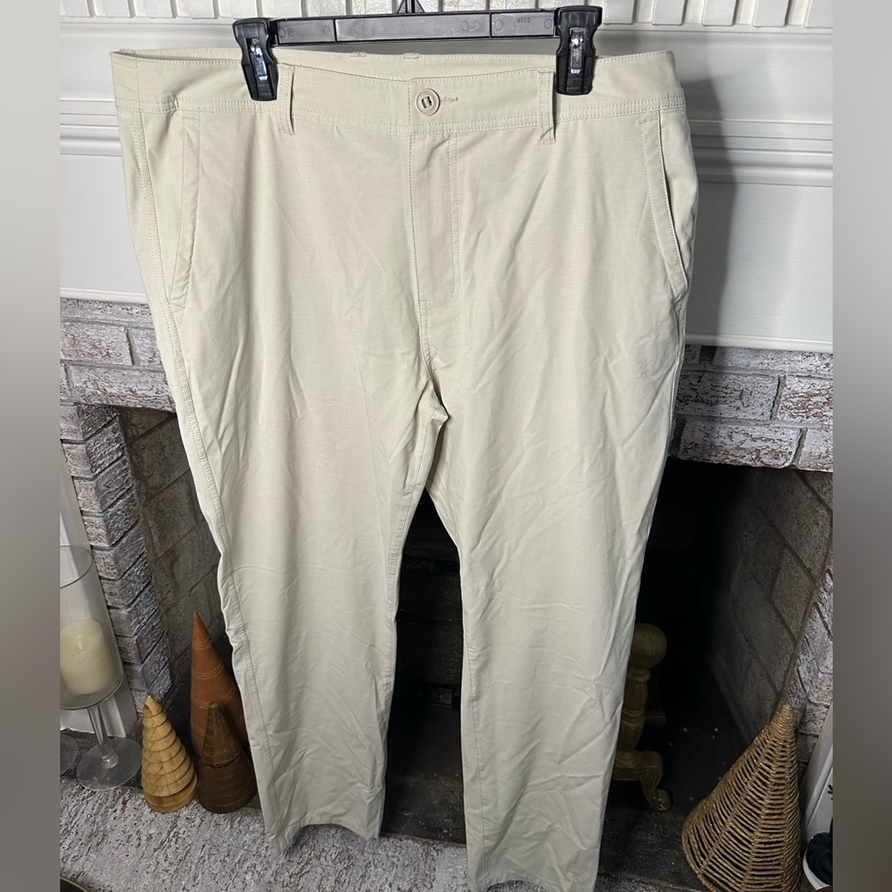 Huk Men's Performance Material Light Khaki Chino Fishing pants